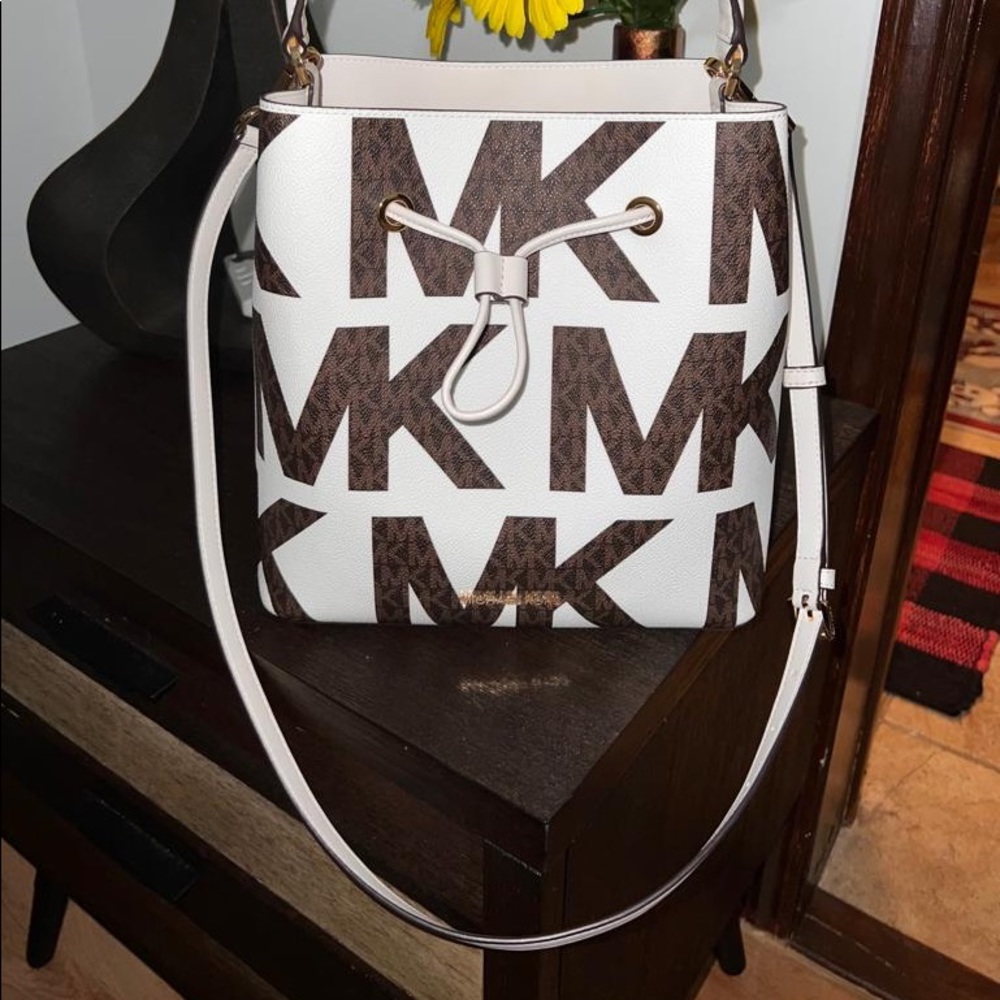 Michael Kors Bucket Bag